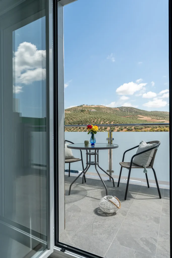 terraza-habitacion-arroyo-iznajar